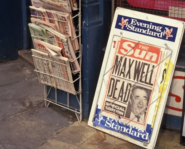 Primera página de la edición especial con el titular "Maxwell muerto".