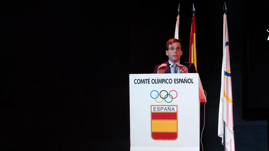Almeida hablando tras recibir el reconocimiento