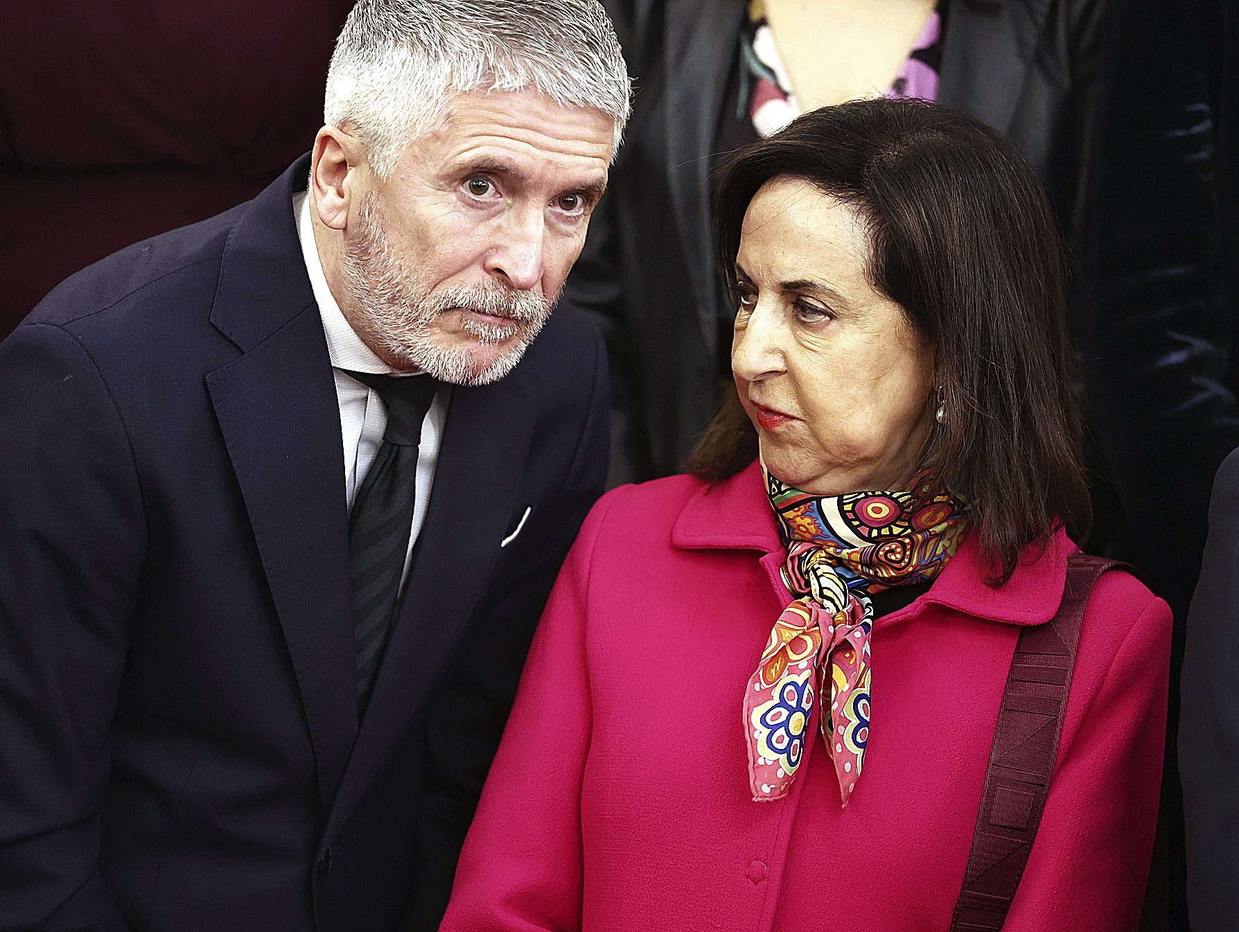 El ministro de Interior, Fernando Grande-Marlaska, y la ministra de Defensa, Margarita Robles, en el Congreso el Día de la Constitución de 2025.