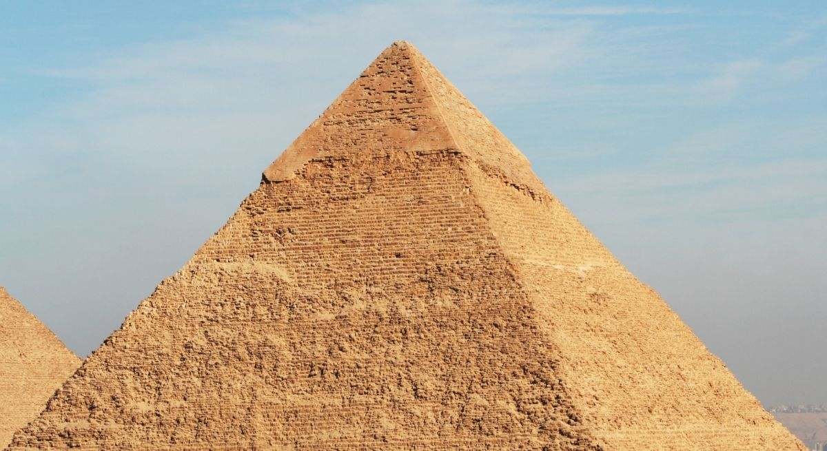 Un satélite descubre una desconocida y enorme estructura subterránea enterrada bajo la pirámides de Giza