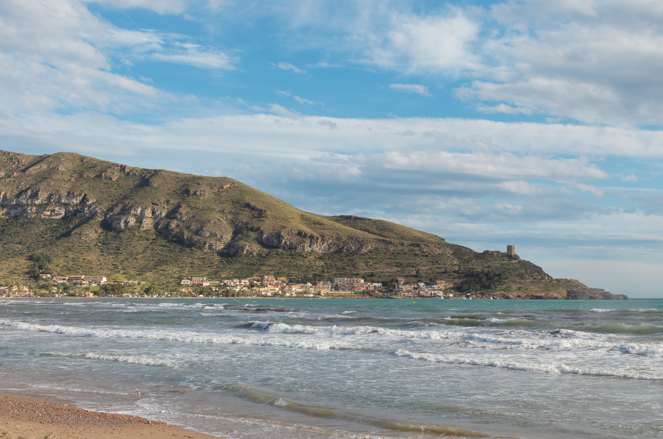 Vista panorámica de La Azohía sobre el mar Mediterráneo (iStock)