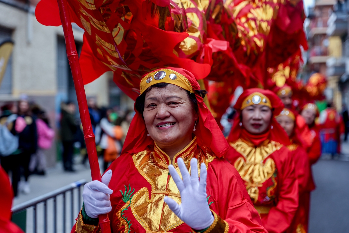 Una mujer durante el desfile
