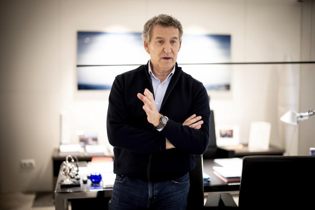 Alberto Núñez Feijóo, durante la entrevista.