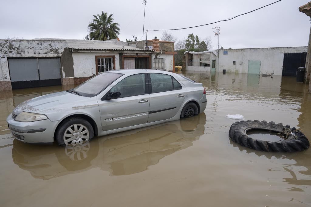 Calle inundada en El Portal en Jerez de la Frontera