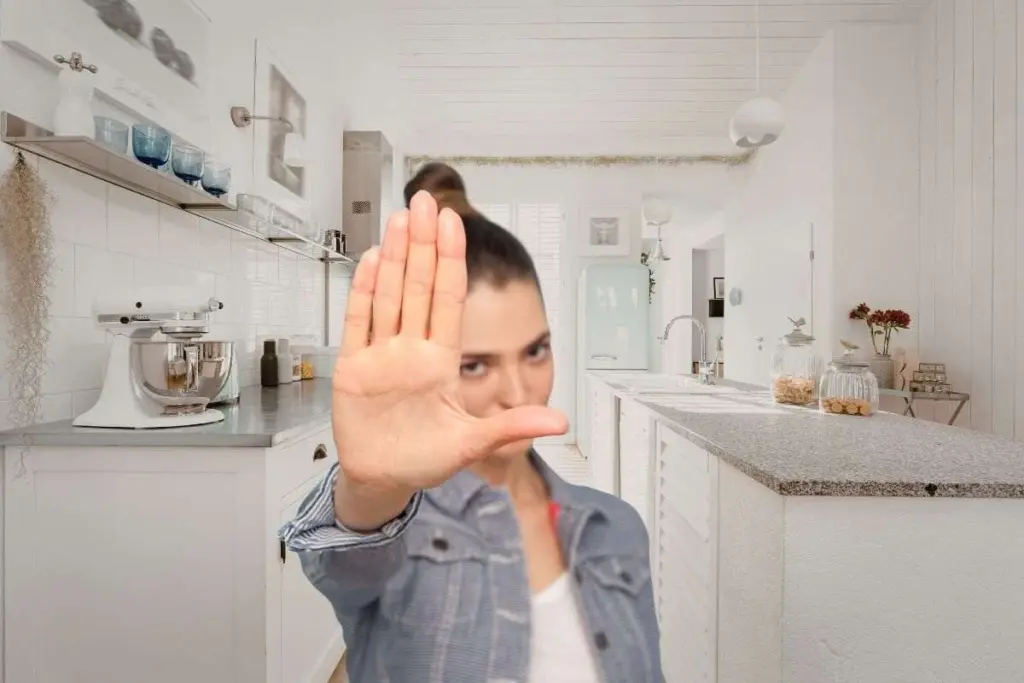 Adiós a las cocinas blancas: la tendencia que renueva tu hogar