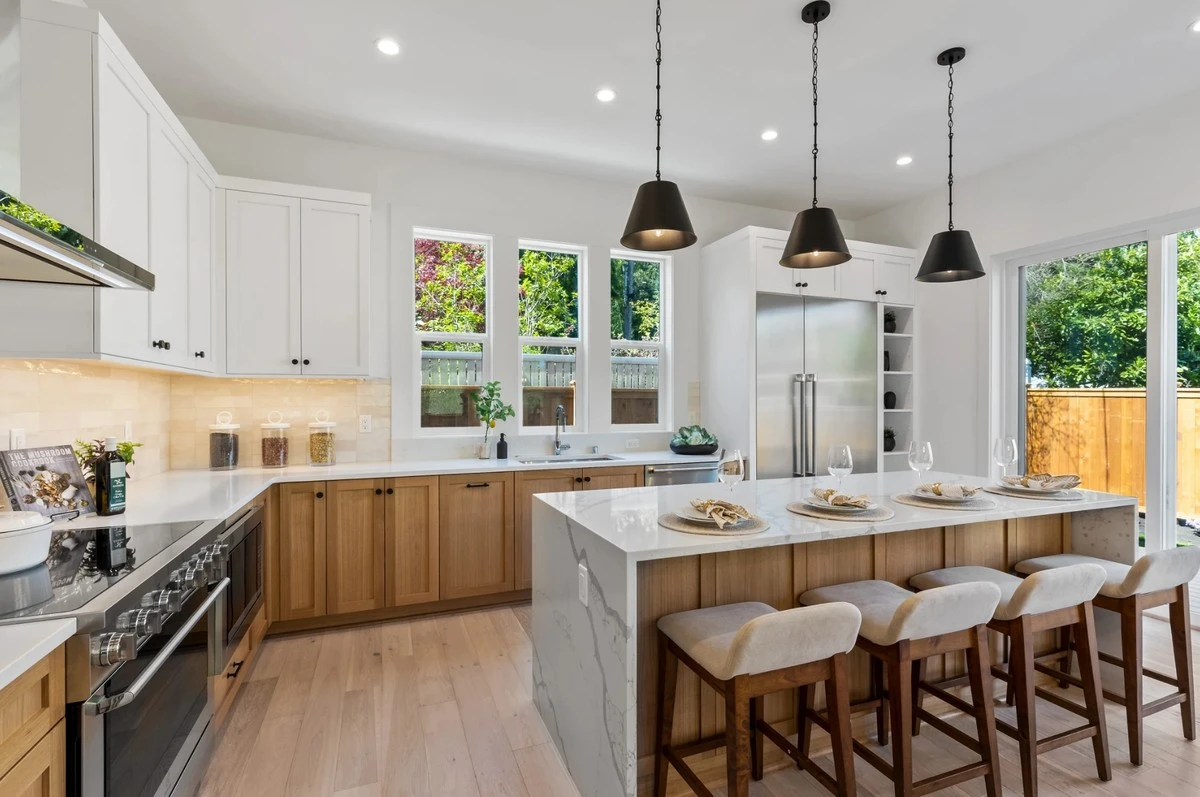 Adiós a las cocinas blancas: la tendencia que renueva tu hogar - image 1