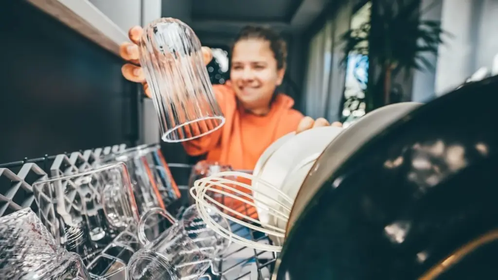 Adiós a la vajilla mojada: por qué pongo papel higiénico en el lavavajillas
