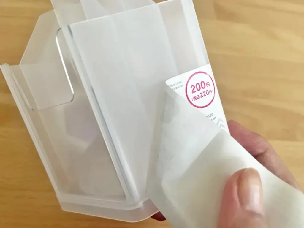 Adiós al caos: el Portabolígrafos giratorio de Daiso que ordena tu café