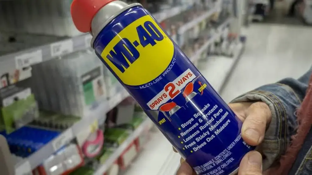 Adiós al WD-40: el error que daña tu plástico y las ventanas