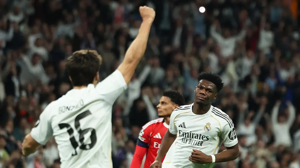 Tchouaméni y Gonzalo celebran el gol del 1-1 contra el Benfica