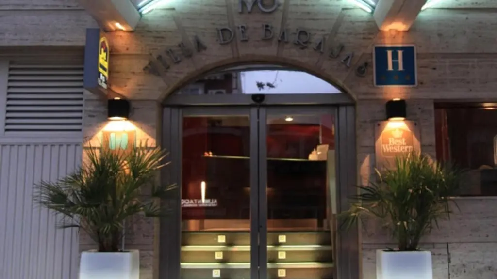 La fachada del Hotel Villa de Barajas, adquirido por el futbolista Pedri
