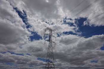Un poste de electricidad de