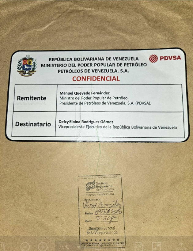 El sobre entregado por Delcy a Aldama, en una foto del sumario.