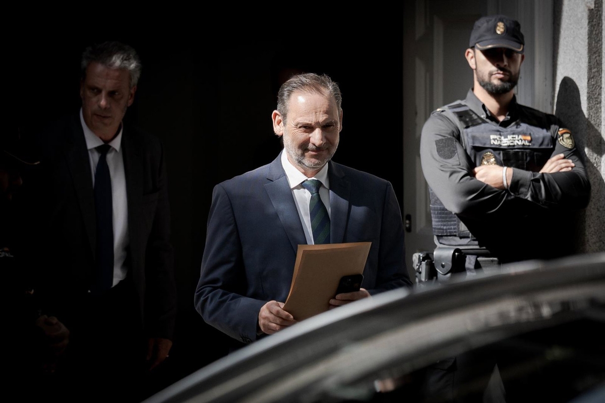 El exministro de Transportes José