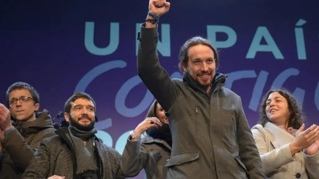 Pablo Bustinduy junto a Pablo Iglesias e Íñigo Errejón en 2017.