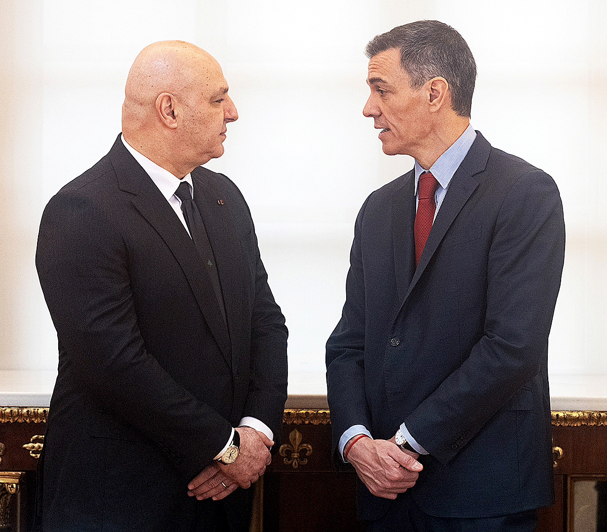 El presidente del Gobierno, Pedro Sánchez, y el presidente del Líbano, Joseph Aoun, en La Moncloa.