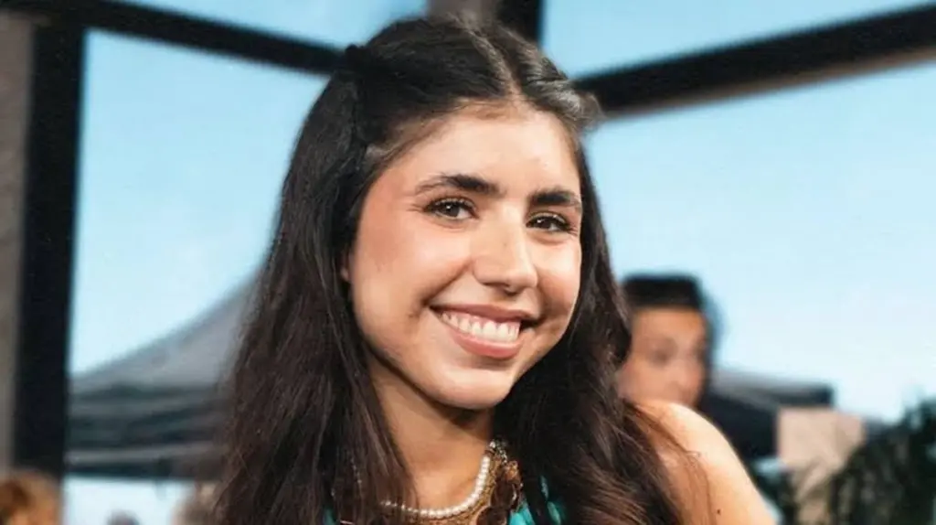 Cami Mayan revoluciona TikTok con el estilo Cluttercore y muebles orgánicos