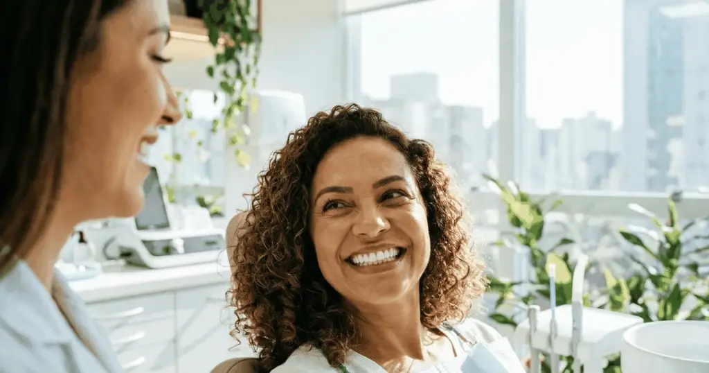 Clara como la TV: el costo de un blanqueamiento dental indoloro para una sonrisa de anuncio