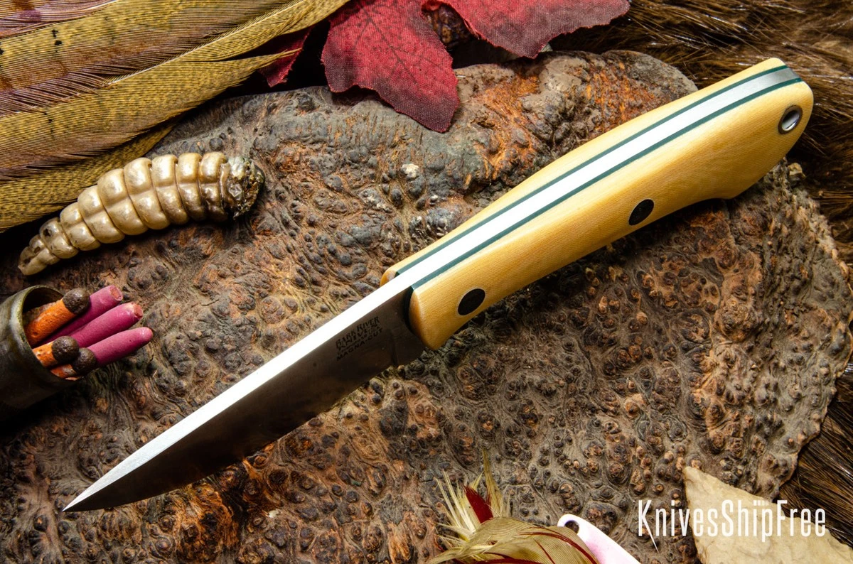 ¿Cuchillo de caza o reliquia?: hallan un instrumento cortante masivo bajo un bosque - image 1