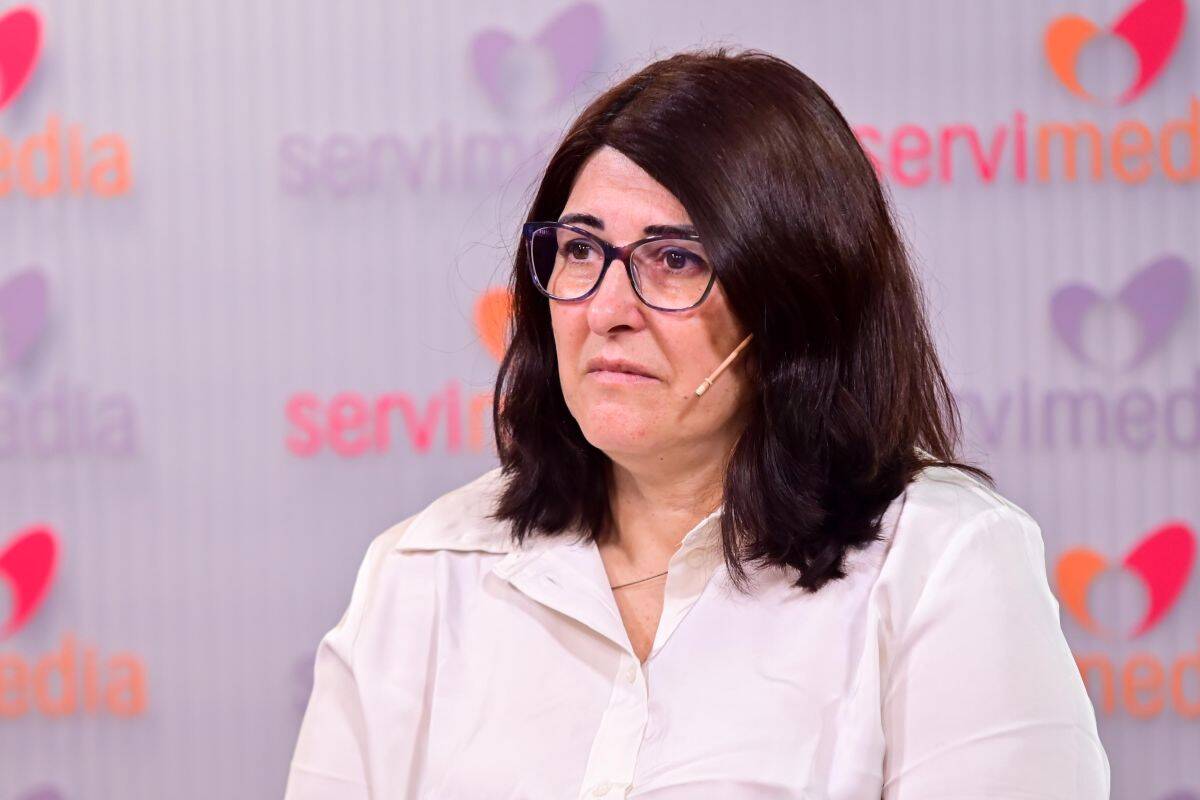 Foto: Eva García durante el diálogo 'Autismo sin discapacidad intelectual: necesidades y desafíos actuales'. (Servimedia/Richard Zubelzu)