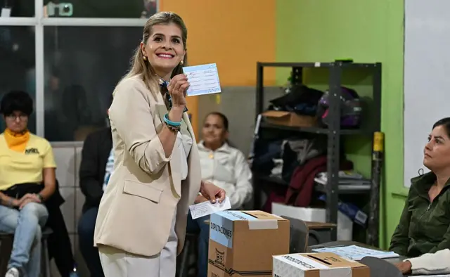 Laura Fernández.