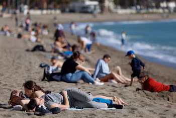 Varias personas en la playa