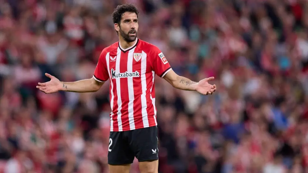 Raúl García, durante un partido contra el Alavés.