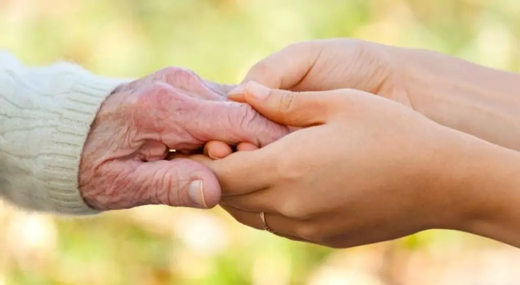 Doble aumento para empleadas del hogar y cuidadoras: las nuevas tarifas mínimas que debes conocer