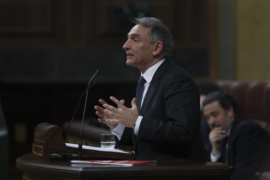Enrique Santiago, diputado de Sumar, durante su intervención.