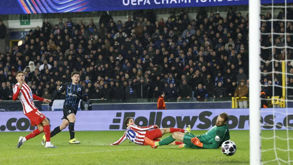 Tzolis define ante Oblak para hacer el empate.