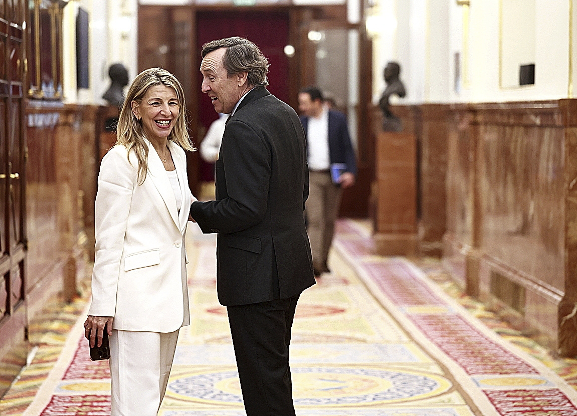 La vicepresidenta segunda, Yolanda Díaz, y el diputado del PP, Rafael Hernando.