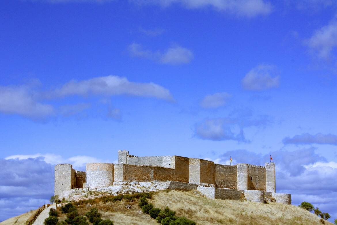 Foto: Sigue los pasos del Cid Campeador en este castillo de Castilla-La Mancha. (Cultura de Castilla-La Mancha)