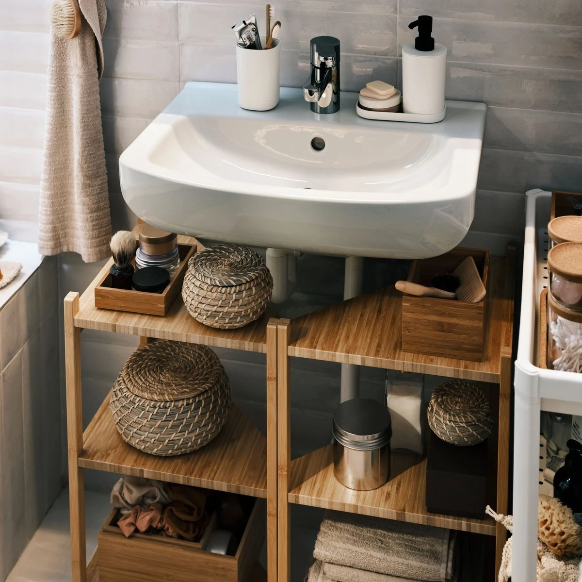 El baño pequeño ya no es un problema: 3 estanterías de bambú de IKEA que maximizan tu espacio - image 1