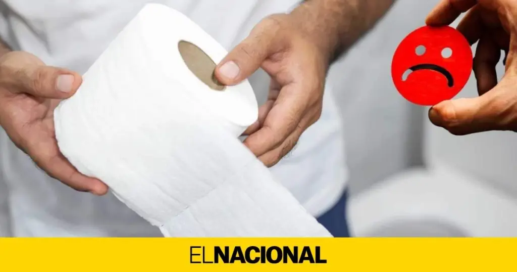 El error común al limpiar el baño: por qué no debes usar papel en la tapa del inodoro