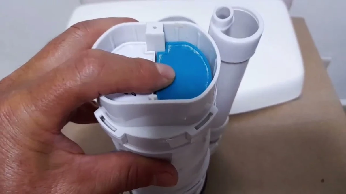 El misterio del doble botón del inodoro: ¿cuál apretar para ahorrar agua? - image 1