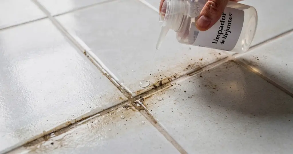 El secreto para que las juntas del baño dejen de ponerse negras con la humedad