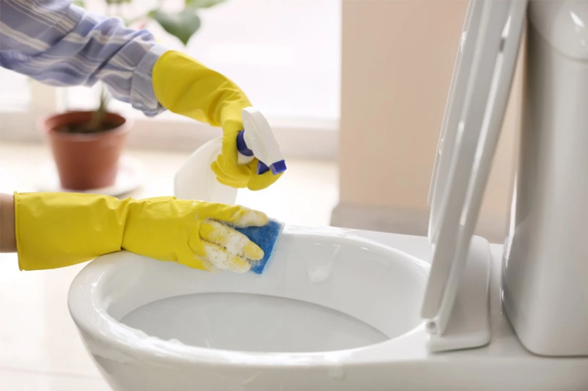 El secreto químico para limpiar juntas de baño: olvídalo todo, hazlo así - image 1