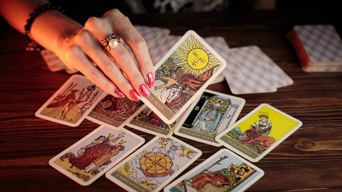 El tarot del 22 de febrero de 2026: Tu señal del universo para 12 signos - image 1