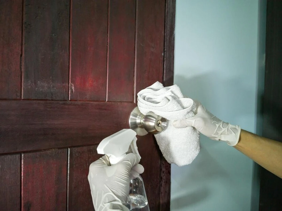 El truco de la leche para limpiar puertas de madera en España - image 1