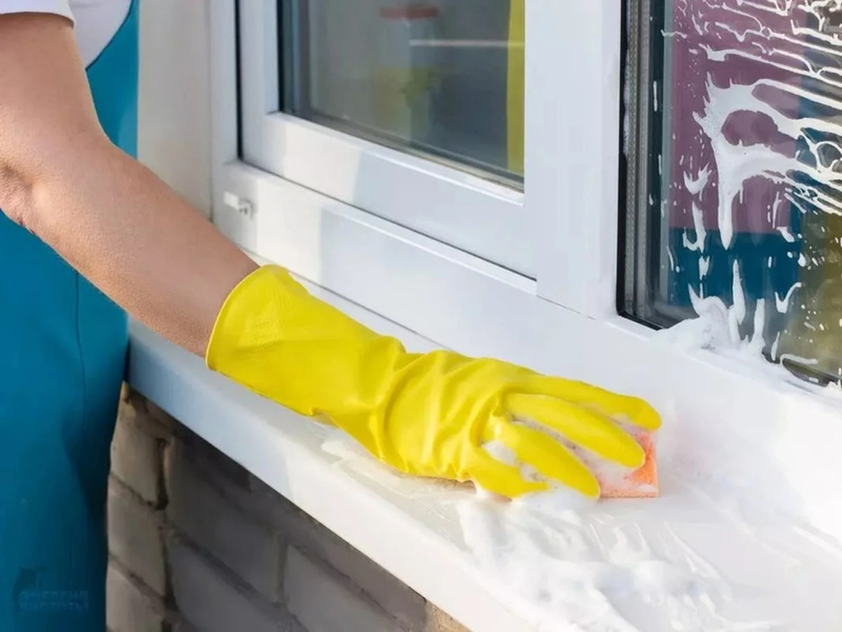 El truco del vinagre blanco: marcos de ventanas como nuevos en 10 minutos - image 1