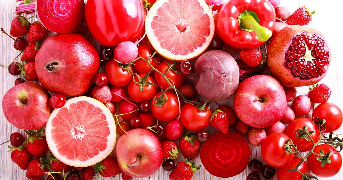 Esta fruta roja es el secreto para un corazón de hierro y piel de porcelana - image 1