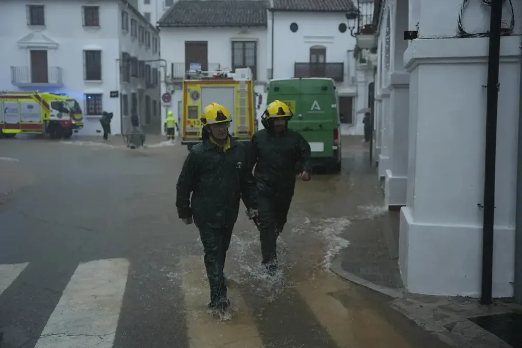 Evacuación masiva en Andalucía por una borrasca sin precedentes y riesgo geológico