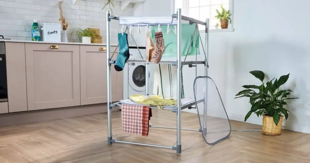 Humedad y moho en casa: el Deshumidificador Midi de Aldi que seca tu ropa
