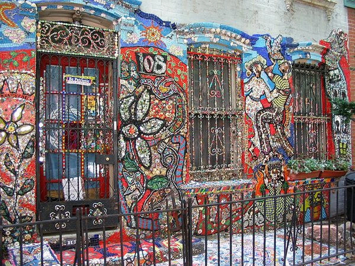 Julie Nuñez vende su mansión de mosaico y botellas en Morgan Hill por su valor artístico - image 1