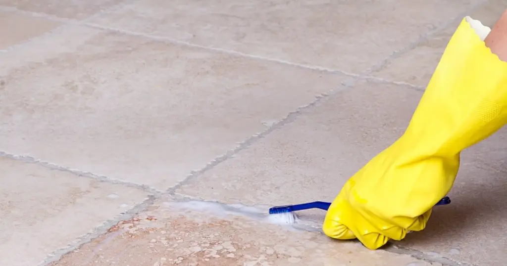 Juntas de azulejos blancas en 10 minutos: el uso del bicarbonato de sodio