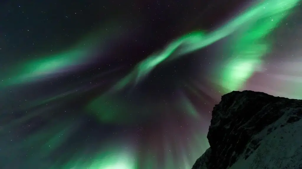 Llamarada solar clase X8,3: España podría presenciar auroras boreales en los próximos días