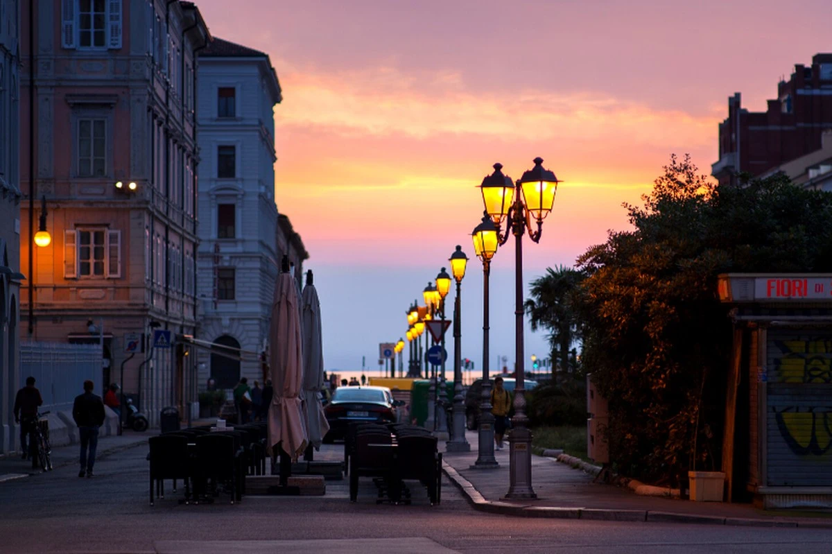 Más de 500 luces transforman los callejones de Jesi: un espectáculo que no te puedes perder - image 1