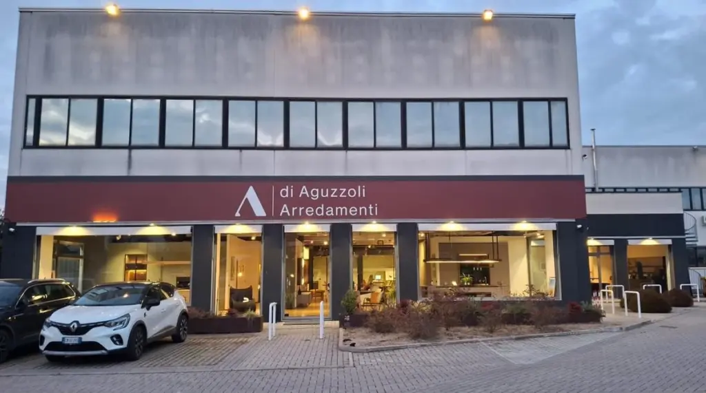 Muebles de Diseño: Aguzzoli Arredamenti Reabre sus Puertas con un Exclusivo Showroom