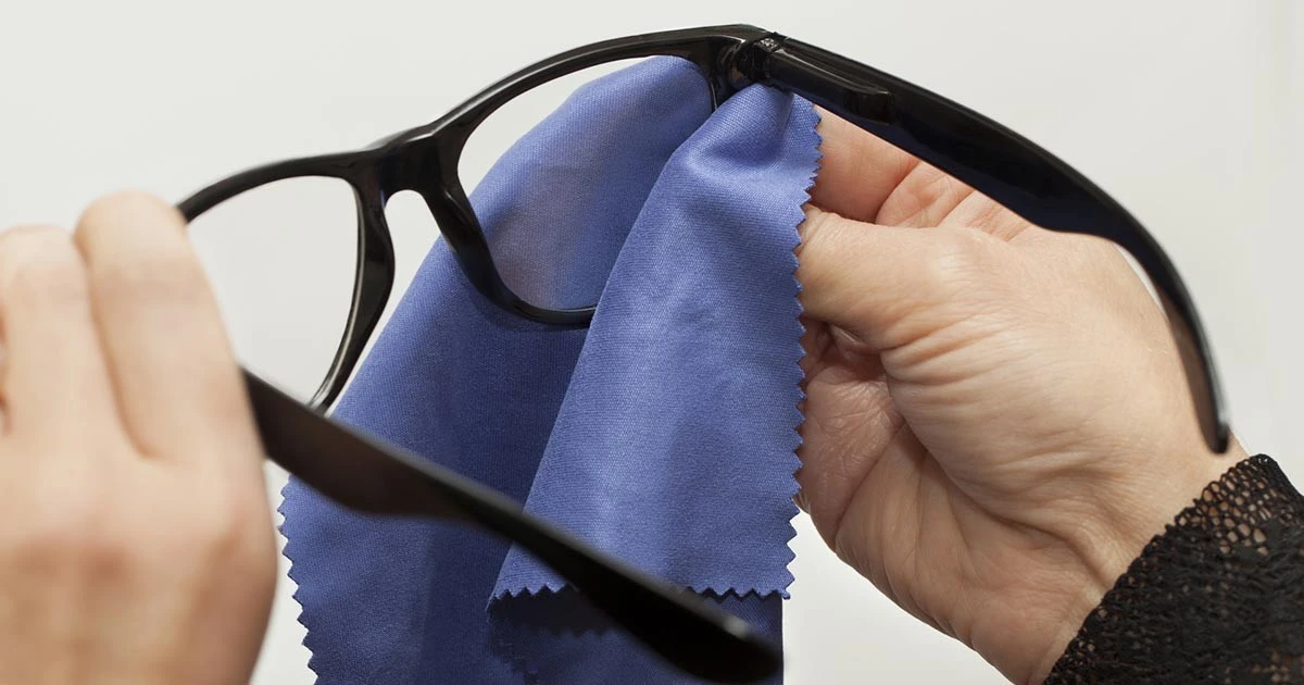 Olvídate del lavavajillas: este método casero deja tus gafas impecables sin rayar las lentes - image 1