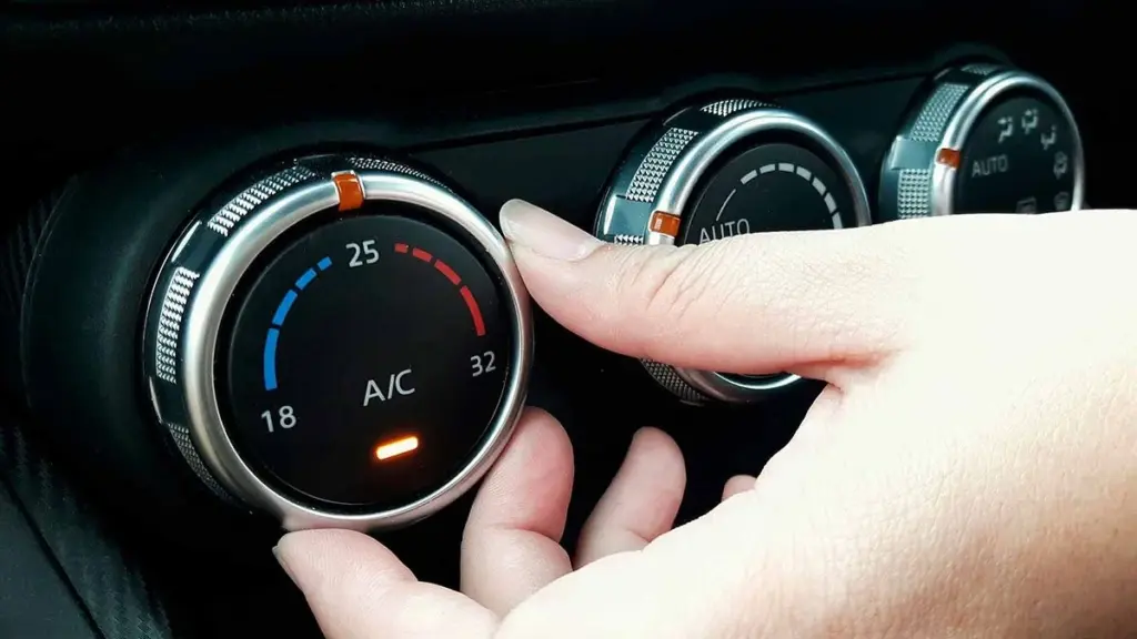 Por qué los conductores expertos siempre pulsan el botón AC en invierno